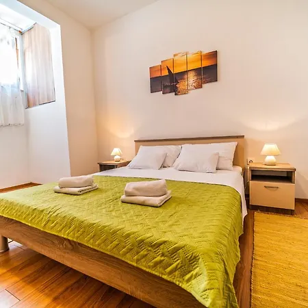 Renata Apartment *